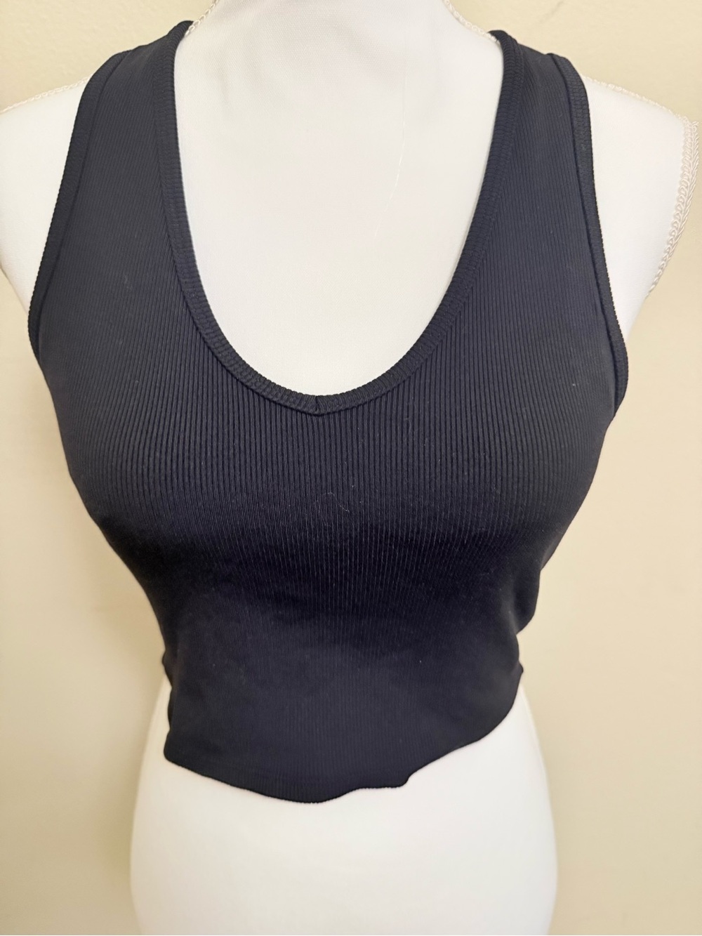 ALO Goddess Ribbed Cropped Racerback Tank- Black